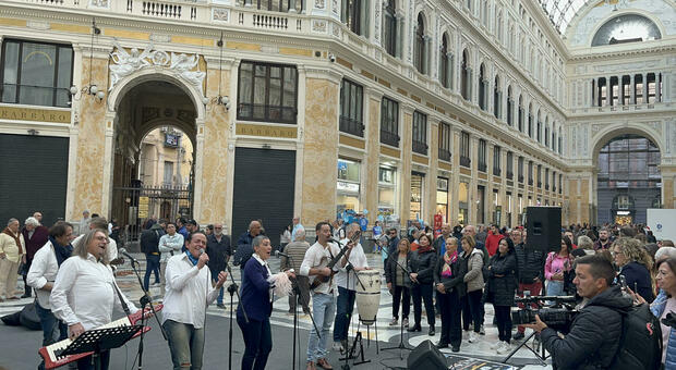 Il Flash mob della Nuova Orchestra Italiana in Galleria Umberto