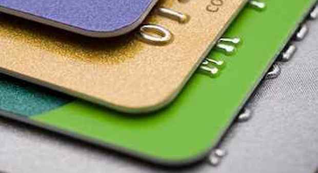 Vietato applicare sovrapprezzi a chi paga con carta di credito o bancomat