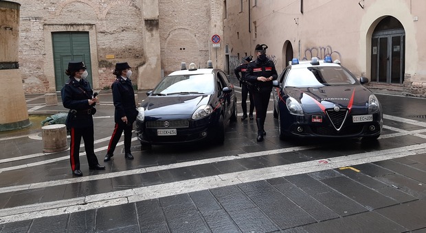 Foligno, sequestrati dai carabinieri 17 chilogrammi di cocaina nascosti in un garage. Avrebbero fruttato più di un milione e 300mila euro. C’è un arresto