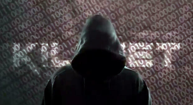 Hacker russi annunciano la «guerra mondiale» e attaccano il sito della Polizia