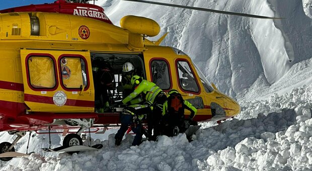 Valanga in Valle d'Aosta, recuperati i corpi senza vita di due scialpinisti. «Sconcertante disattendere i bollettini che indicano pericolo»