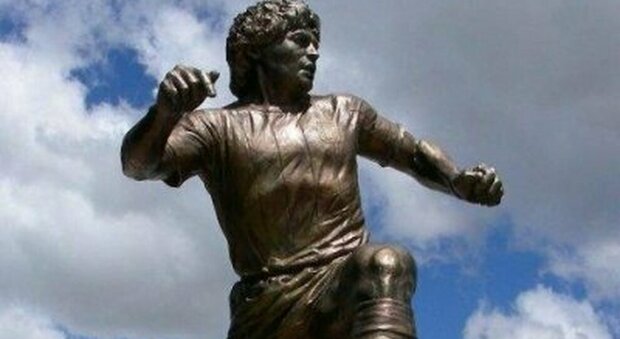 Maradona, il Comune cerca proposte per realizzare una statua a Napoli