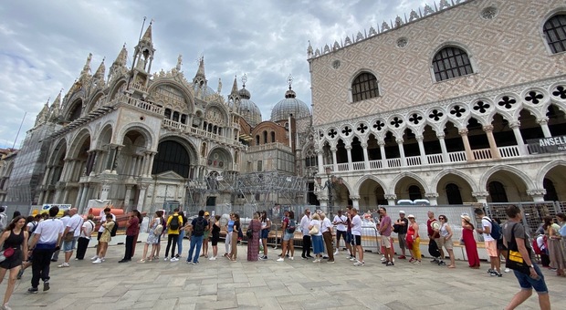 Cresta sugli ingressi per la Basilica di San Marco: sei bigliettai licenziati