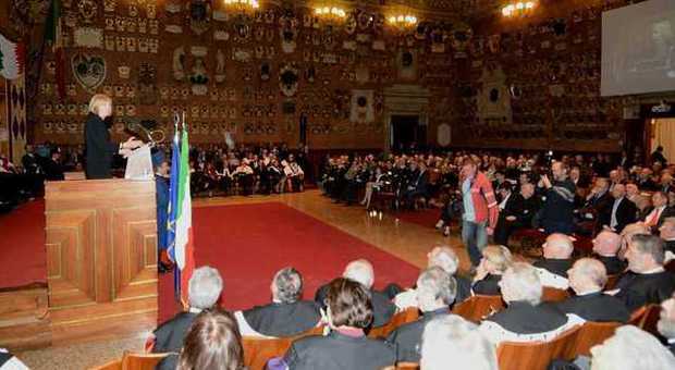 Il ministro Giannini inaugura l'anno accademico: «Certezza sui fondi»