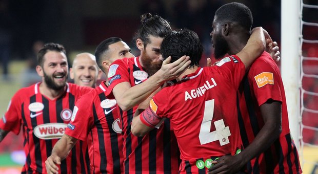 Serie B, il Foggia vince contro il Cosenza grazie all'autorete di Dermaku: 1-0