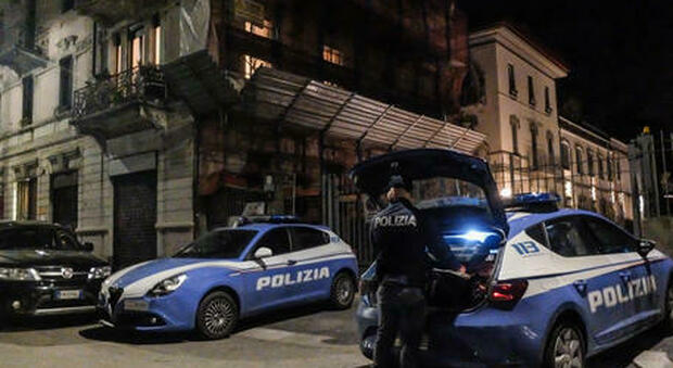Milano, spacciatore colto sul fatto: 45enne arrestato dalla polizia