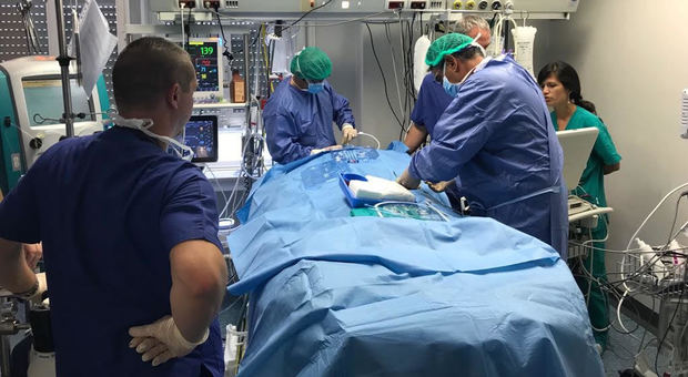 Donna gravissima dopo un'anestesia nello studio di chirurgia estetica, medico indagato