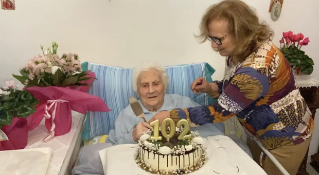 Vallo della Lucania, nonna Rosa festeggia 102 anni in famiglia