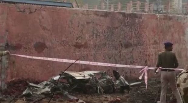 India, precipita aereo militare vicino Delhi: 10 morti