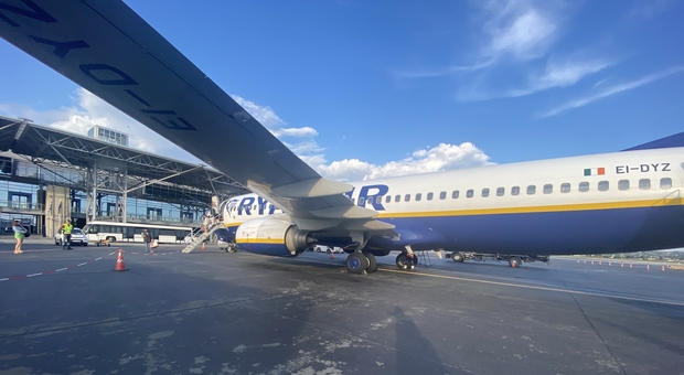 Un Boeing 737 Ryanair a Capodichino