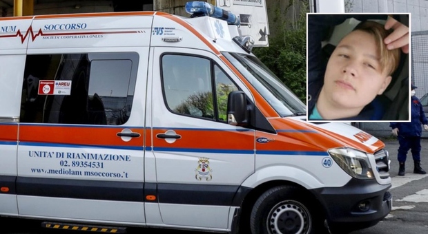 Andrea Dellanoce muore a 17 anni travolto da un furgone mentre passeggia vicino a casa. Il guidatore 25enne positivo all'alcoltest