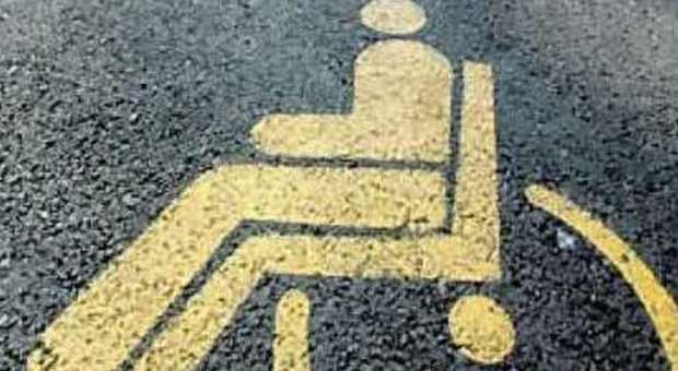 Milano, in arrivo il chip contro le occupazioni ​abusive dei parcheggi riservati ai disabili