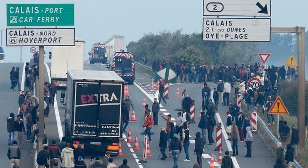 Migranti, da giudice via libera allo sgombero di Calais