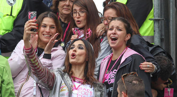 Parata di vip per "Race for the Cure", festa in rosa per la corsa delle donne