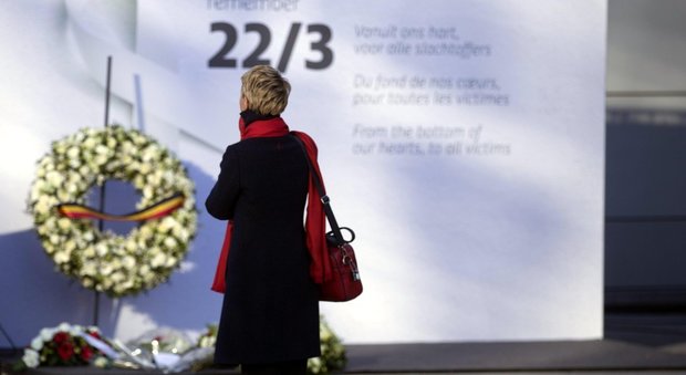 Bruxelles, un anno fa le stragi in aeroporto e in metropolitana: la città si ferma per ricordare