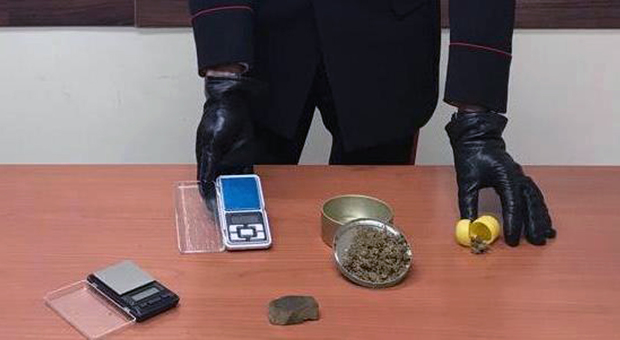 Gragnano, carabinieri arrestano 19enne in possesso di marijuana e hashish
