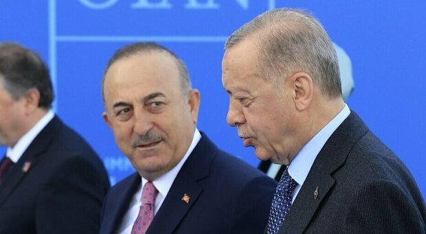 Covusoglu, a sinistra, con il presidente Erdogan
