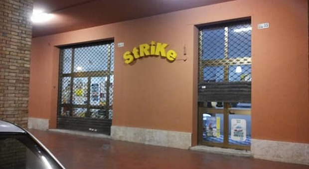 Sabaudia: rapina a mano armata alla ricevitoria "Strike" in pieno centro