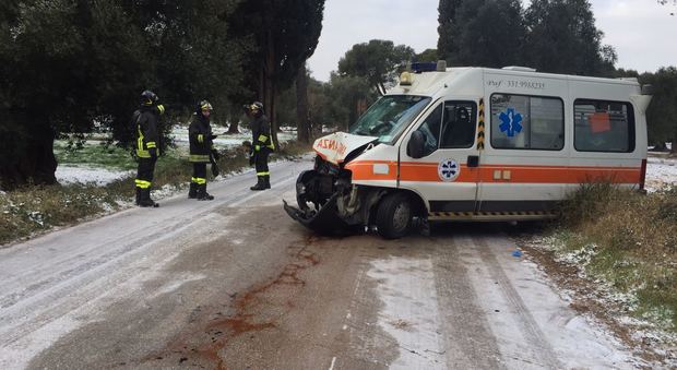 L'ambulanza subito dopo l'incidente del 10 gennaio scorso, tra Villa Castelli e Francavilla