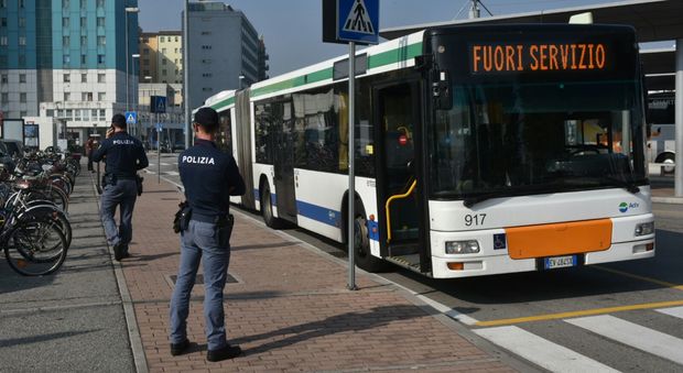 Si accascia sul bus, pensionata veneziana muore davanti a decine di passeggeri