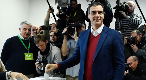 Elezioni Spagna, oggi al voto per la quarta elezione in quattro anni: affluenza in calo