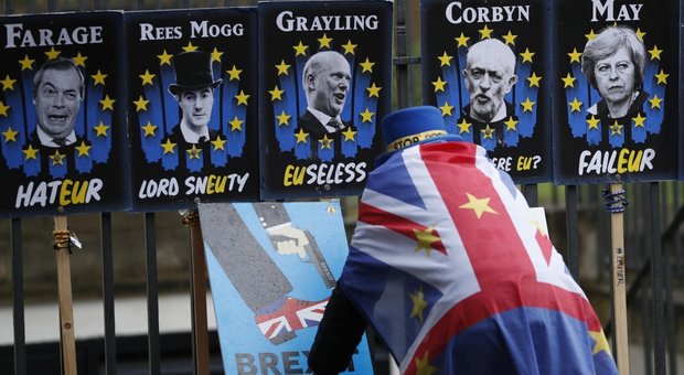 Brexit, May apre a Corbyn: «Definiamo un piano comune per uscire dall'Ue»