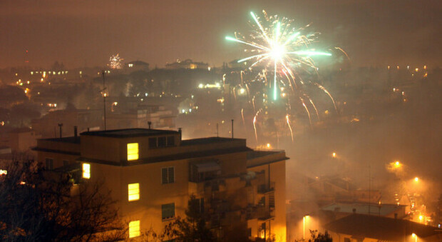 Capodanno Roma, vietati botti e fuochi d'artificio fino al 6 gennaio: l'ordinanza della sindaca Raggi