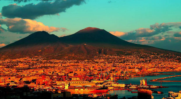 Elena Ferrante, il 7 novembre esce il nuovo romanzo: sarà ancora ambientato a Napoli