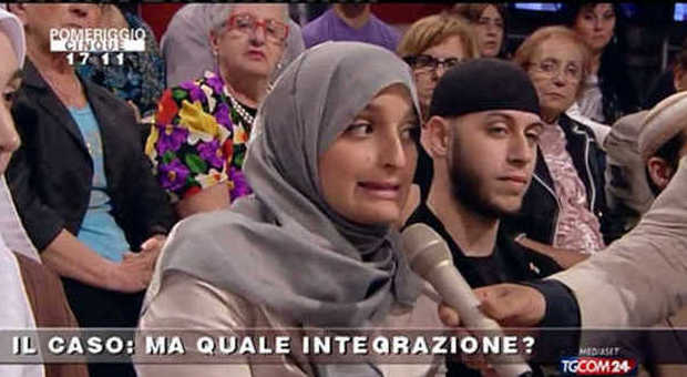 Maria Giulia, la guerriera napoletana di Allah: Mediaset svela il suo volto | Guarda