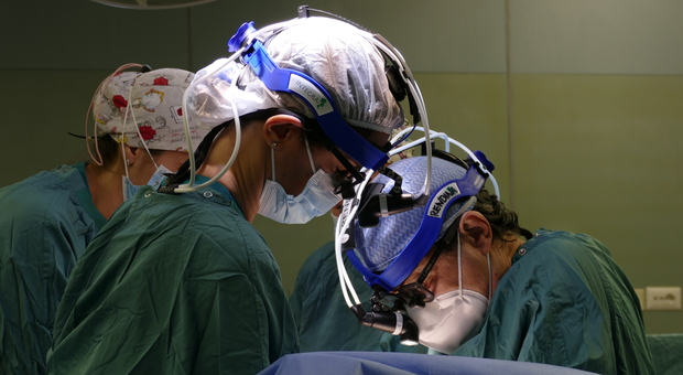 Ricostruzione della trachea e dell'arteria anonima in un paziente di 23 anni: primato mondiale a Roma