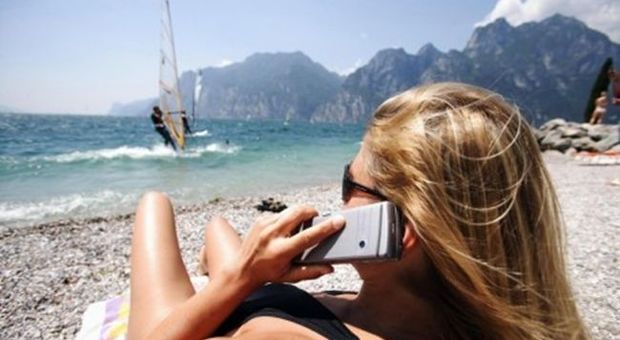 Telefonia mobile, dal 2017 non si pagherà più il “roaming”