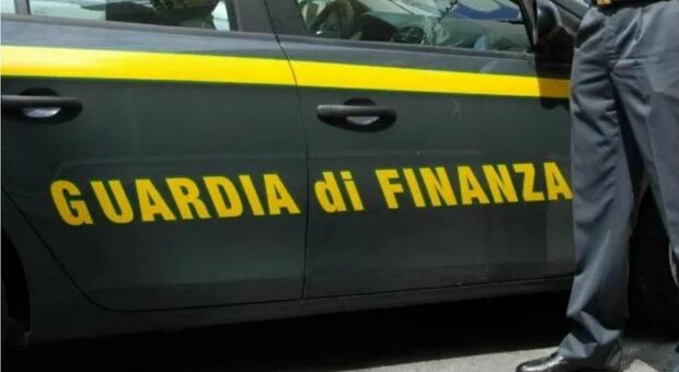Compro oro e gioiellerie nel mirino di Polizia e Finanza: sospese alcune attività a Pesaro