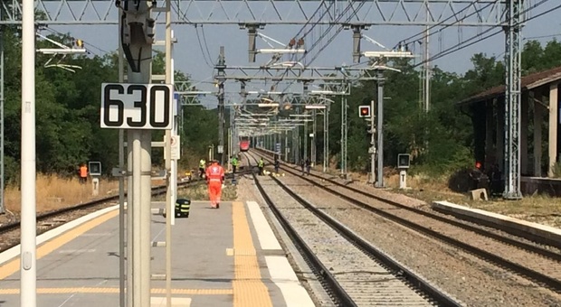 Tragedia in stazione a Porto d'Ascoli: persona investita da un treno