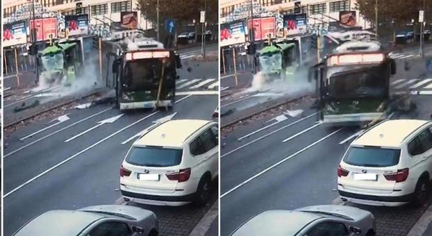 Milano, è morta la donna rimasta convolta nello scontro tra il filobus e il camion della spazzatura -