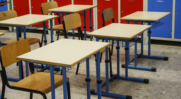 Focolai nelle scuole preoccupano nel milanese, alcuni edifici chiudono per troppi contagi