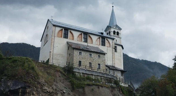 Chiesa in bilico sul dirupo