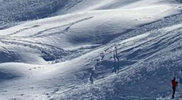 Valanga in Austria travolge un gruppo di sciatori: 10 salvati, anche gli ultimi i due dispersi