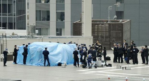 Giappone, trovato drone con materiale radioattivo su tetto ufficio premier Shinzo Abe