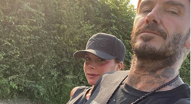 David Beckham e Victoria Adams in vacanza in Puglia: villa da 3500 euro al giorno, ma i figli non conoscono il galateo