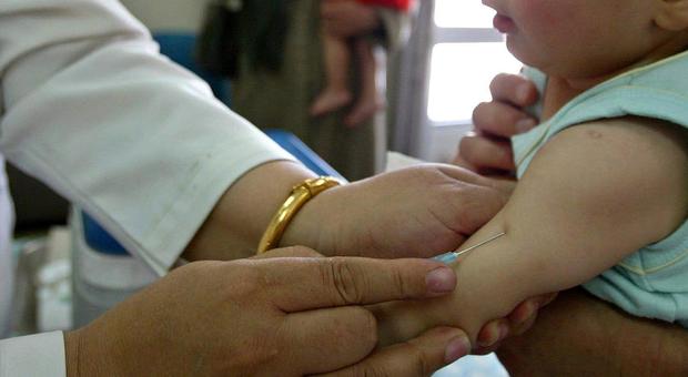 Campania, stretta sul ritorno a scuola: «Bisogna vaccinare tutti i bambini»