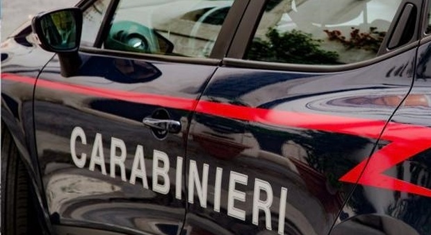 Macerata, i carabinieri vedono lo spaccio in diretta: pusher arrestato con la cocaina