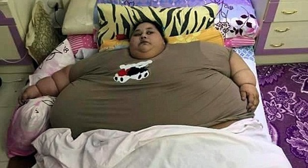 Egitto, a 36 anni pesa 500 chili ed è considerata la donna più grassa del mondo: «Se non viene operata morirà»