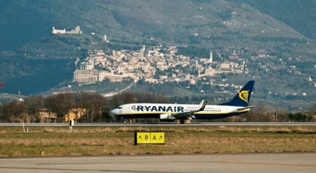 Arriva a Perugia un volo da Malta, scattano le nuove norme anti-Covid