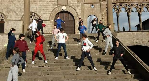 Studenti del Buratti di Viterbo fanno ginnastica al Palazzo dei Papi