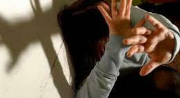 Abusi sulla figlia ora adolescente: «La stuprava da quando aveva 10 anni». Arrestato 43enne