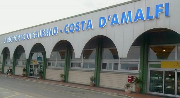 L'ingresso dell'aeroporto di Pontecagnano