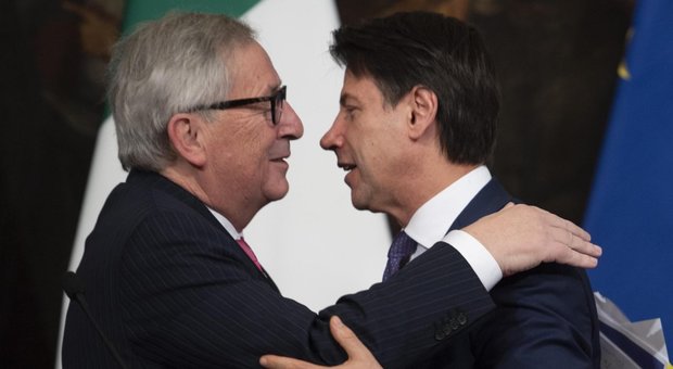 Juncker: «Alcuni ministri italiani sono bugiardi». Poi a Conte: «Fate di più»