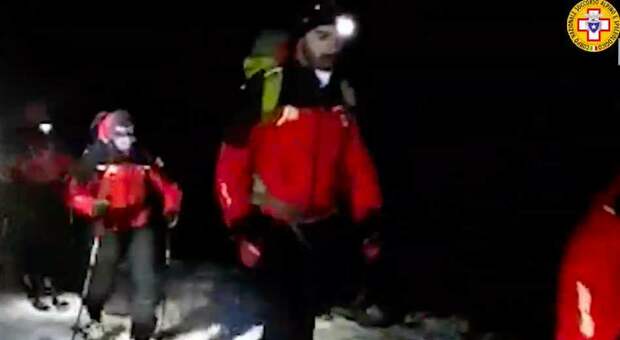 Abruzzo, quattro escursionisti dispersi sul Monte Velino: trovato il segnale di un cellulare. Si teme una valanga