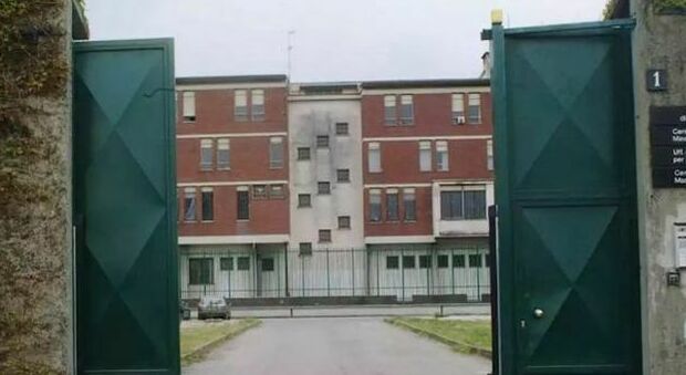 Milano, sette detenuti evadono dal carcere minorile Beccaria. «Hanno approfittato dei lavori in corso»