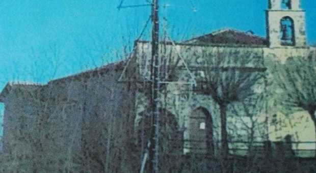 Nella foto l'antenna radio base a Pagliare di Sassa